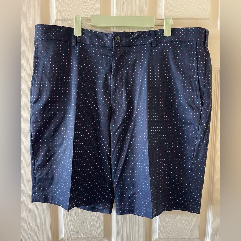 Walter Hagen golf shorts • Men’s size 40